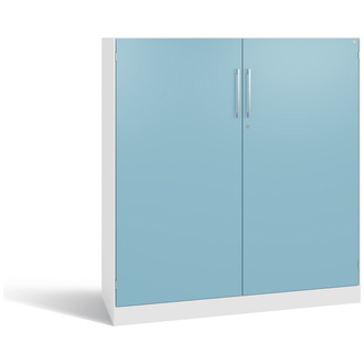 C+P Flügeltürenschrank Asisto 1200 x 1310 x 435 verkehrsweiß/horizontblau, Modell 141031-000