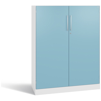 C+P Flügeltürenschrank Asisto 1000 x 1310 x 435 verkehrsweiß/horizontblau, Modell 141032-000