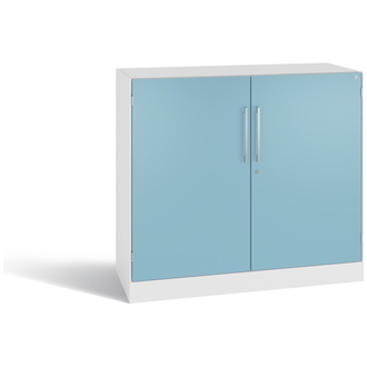 C+P Flügeltürenschrank Asisto 1000 x 915 x 435 verkehrsweiß/horizontblau, Modell 141052-000