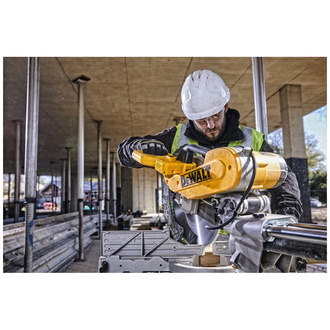 DeWalt Paneelsäge 305 mm 1675 W